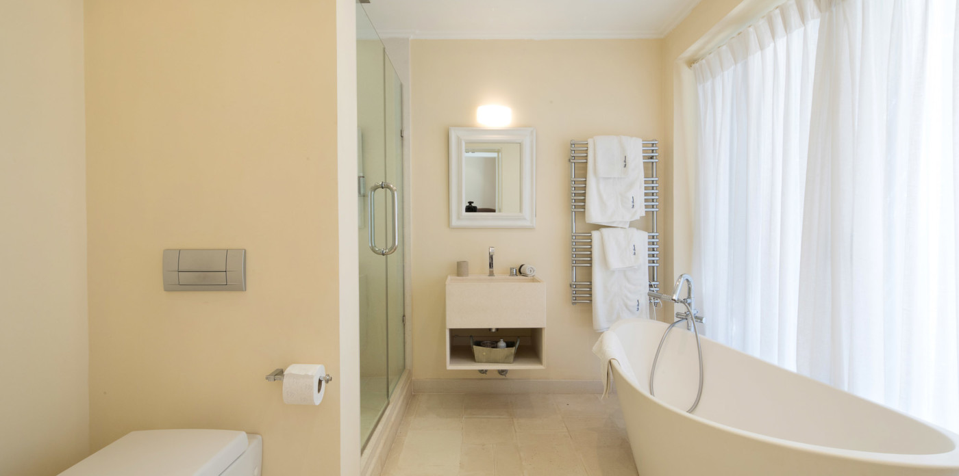 Fitted shower and bath, property for sale in Corfu, Greece