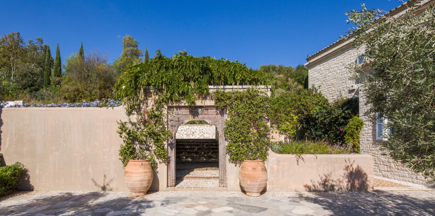 Enchanting entrance, property for sale in Corfu, Greece