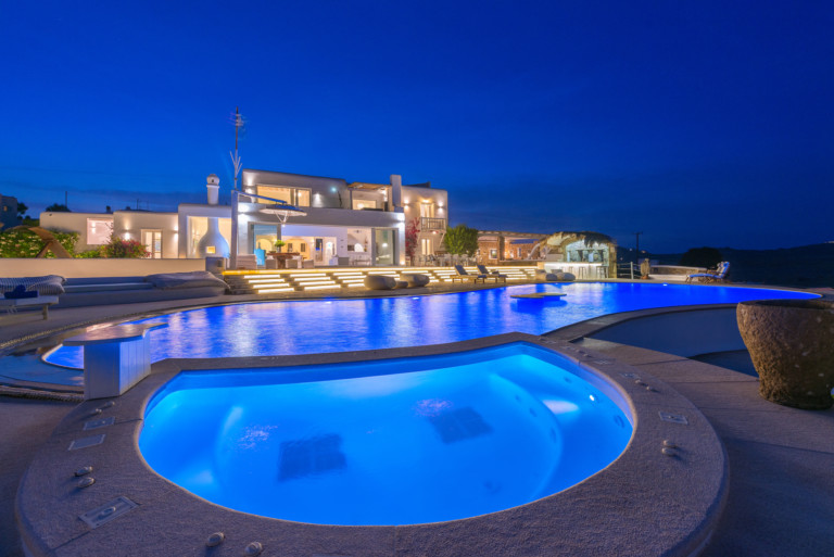 estate modern / mediterranean villa : Aegean Jewel Mykonos, Cyclades, Southern Aegean