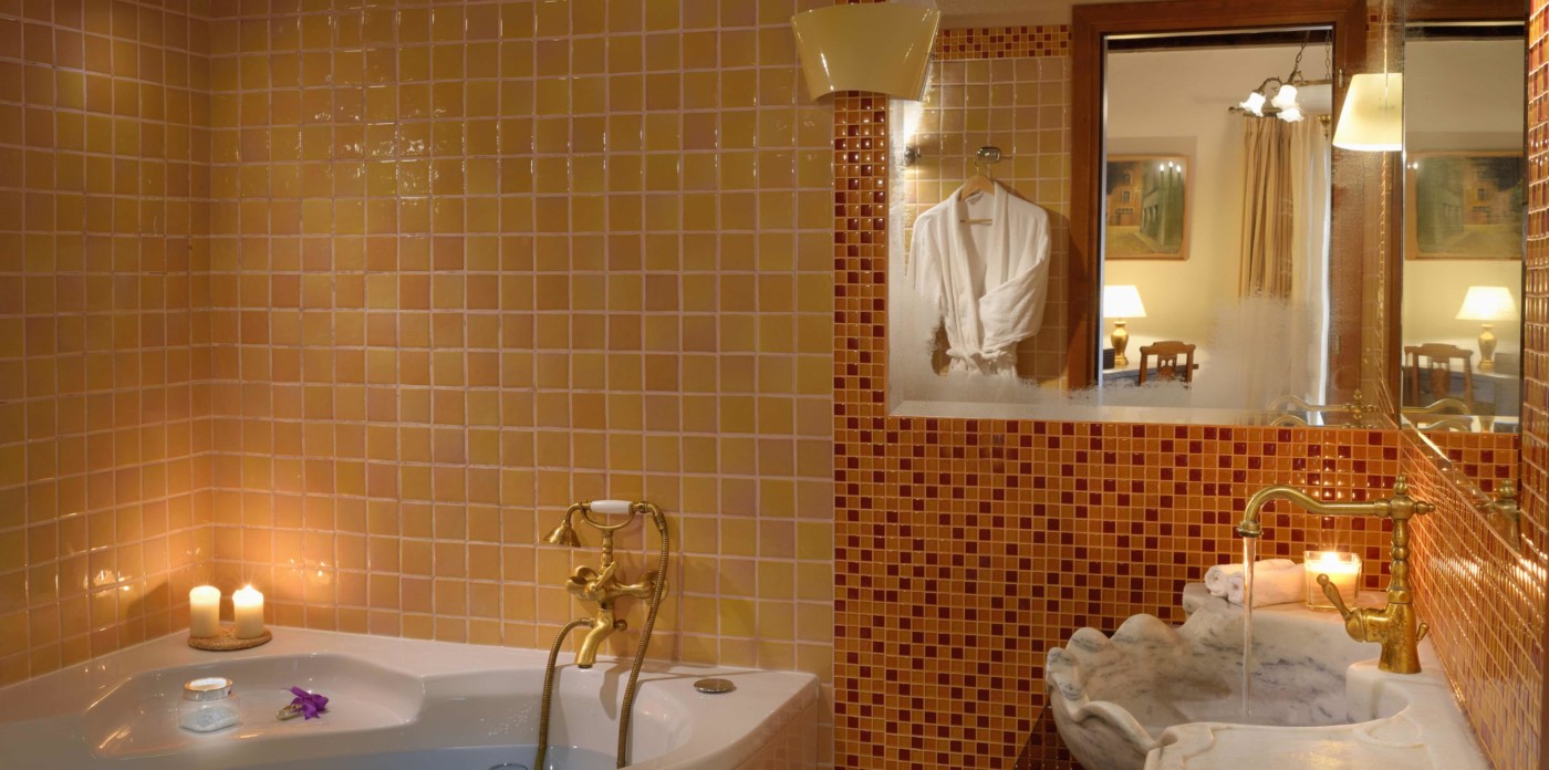 Whirlpool corner bath, property for sale in Rethymno, Crete, Greece