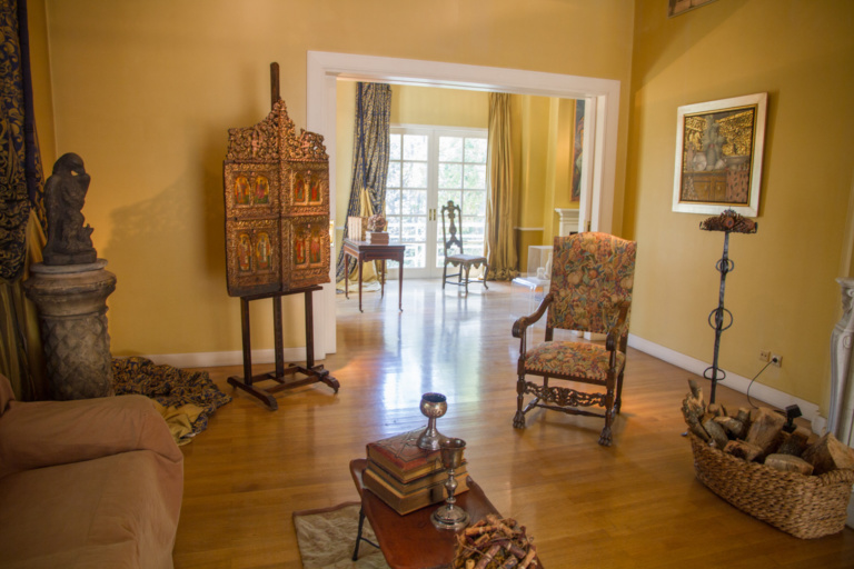 Antiques and complimentary furniture property for sale in Athens Greece