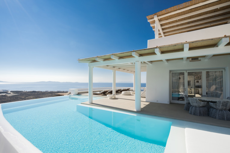 modern / mediterranean villa : Helios Mykonos, Cyclades, Southern Aegean