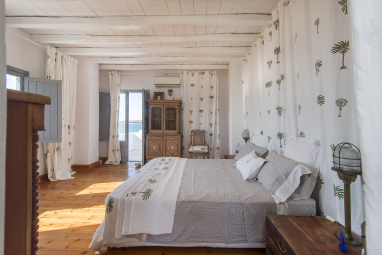 Spacious bedroom property for sale in Paros Greec