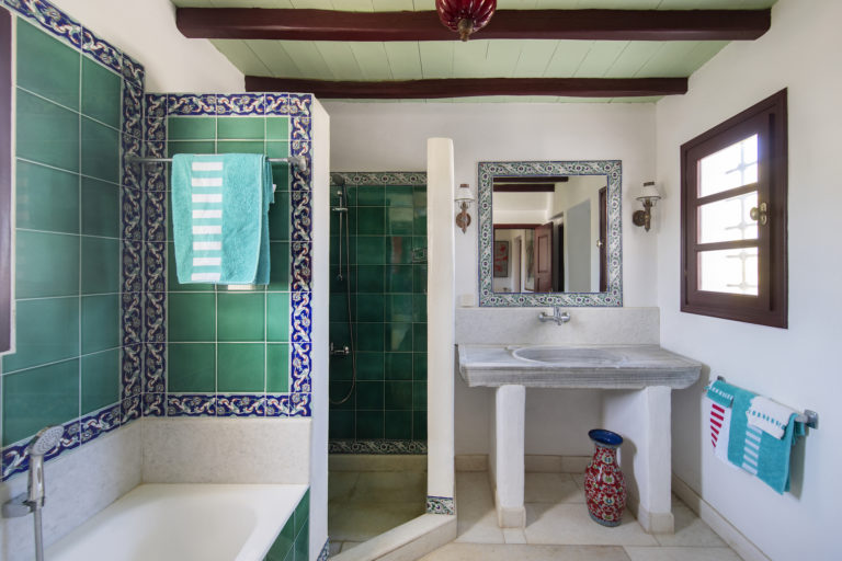 Traditional style bathroom, property for sale in Paros, Greece
