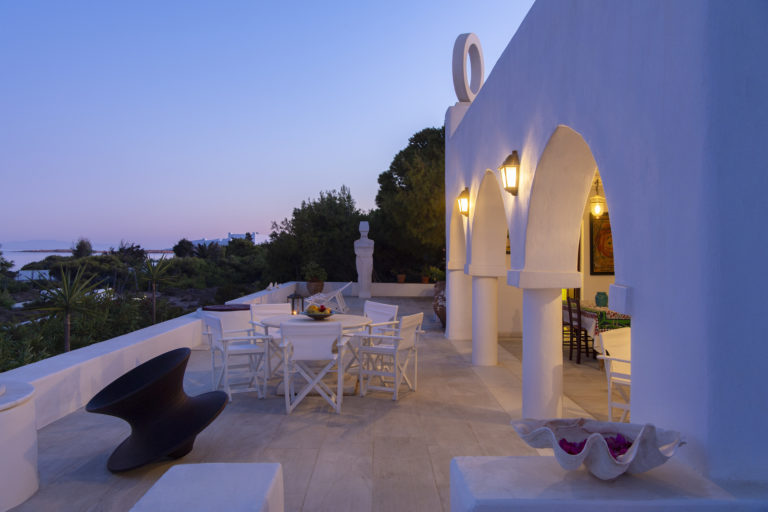 Plenty of space for outdoor entertaining, property for sale in Paros, Greece