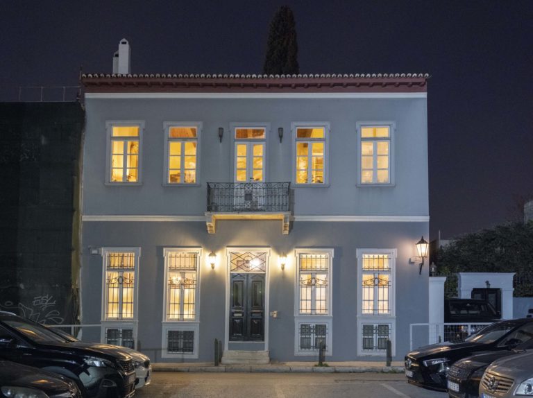 Μεγάλο, αρχοντικό σπίτι προς πώληση στην Αθήνα