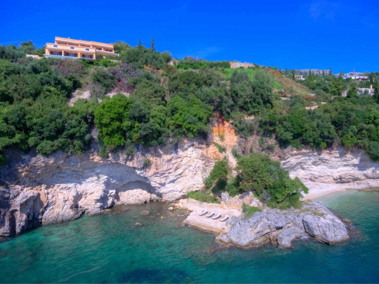 Stunning shoreline, Villa for sale in Corfu Greece