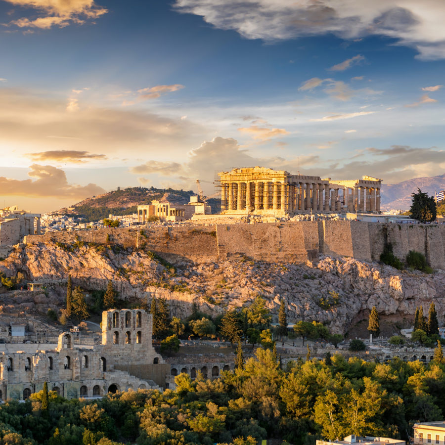“The war for Digital Nomads Heats up as Greece Passes New Tax Law”, says Forbes