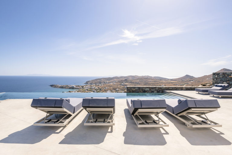 modern / mediterranean villa : Aubrielle Syros, Cyclades, Southern Aegean