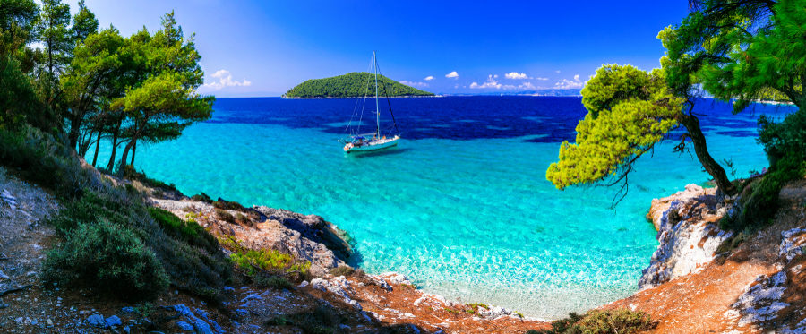 Greece Steps up Vaccination Programme to Safely Open to Tourism this Summer
