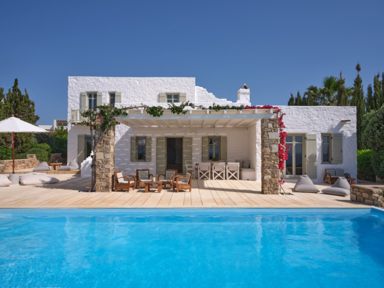 authentic modern / mediterranean villa : Figurine Paros, Cyclades, Southern Aegean
