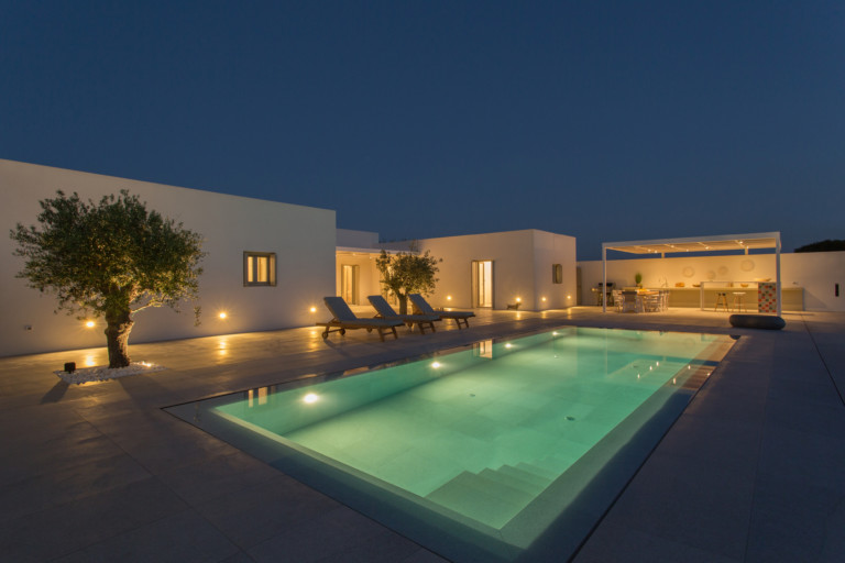 modern / mediterranean villa : Olea Paros, Cyclades, Southern Aegean