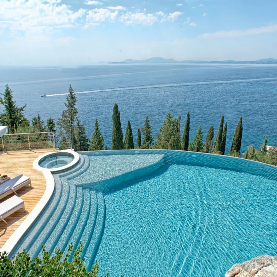 Aqua Escapes : Pools Can Turn a Home Into an Absolute Paradise