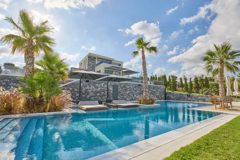 estate modern / mediterranean villa : Leonard Crete