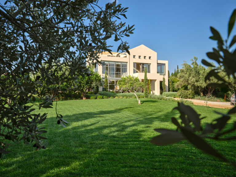 authentic mansion modern / mediterranean villa : Eden Attica